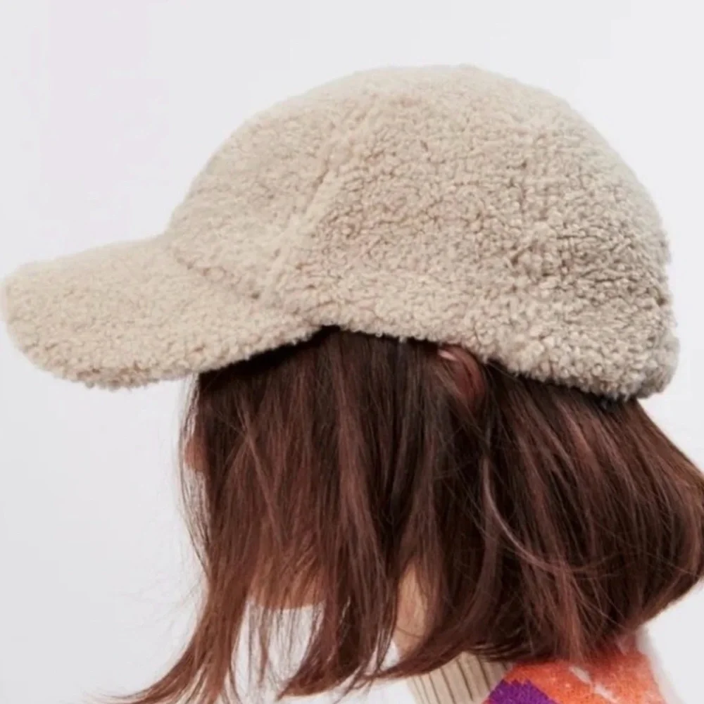 Zara Cozy Beige Neutral Teddy Fleece Sherpa Casual Cool Streetwear Cap Hat
